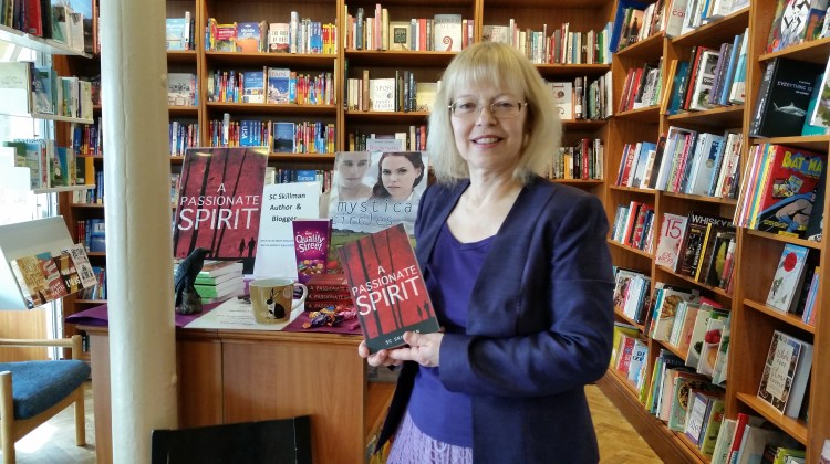 SC Skillman in Warwick Books for book-signing 7 May 2016