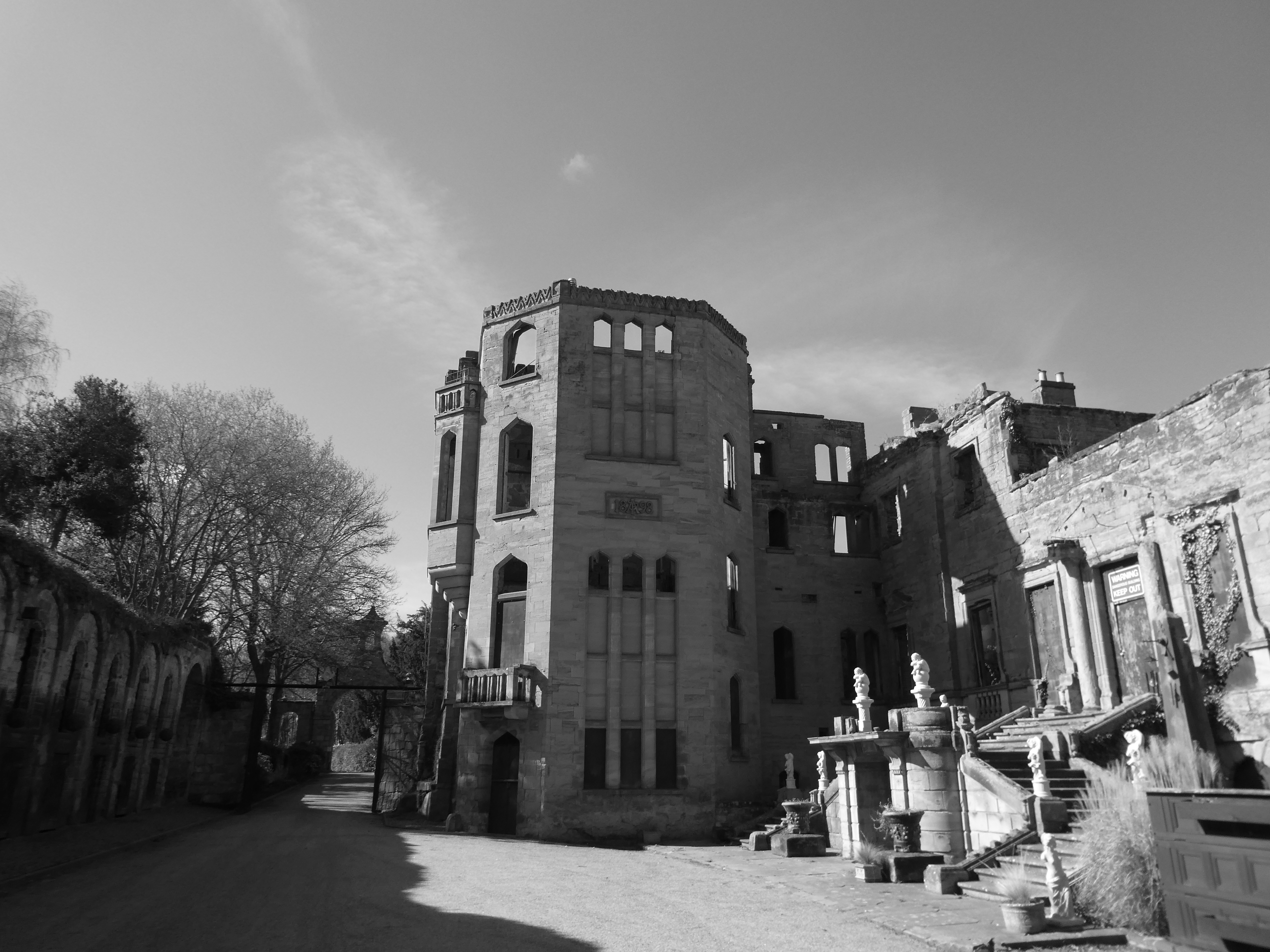 Guys Cliffe courtyard photo credit Jamie Robinson Paranormal Warwickshire SC Skillman
